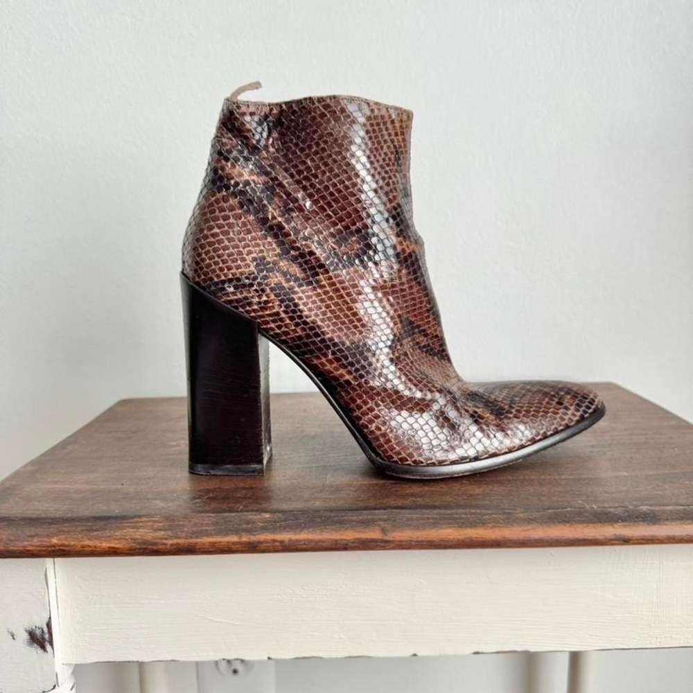 Via Spiga pointed snakeskin boot Made in Italy size 7.5 excotic python y2k 90